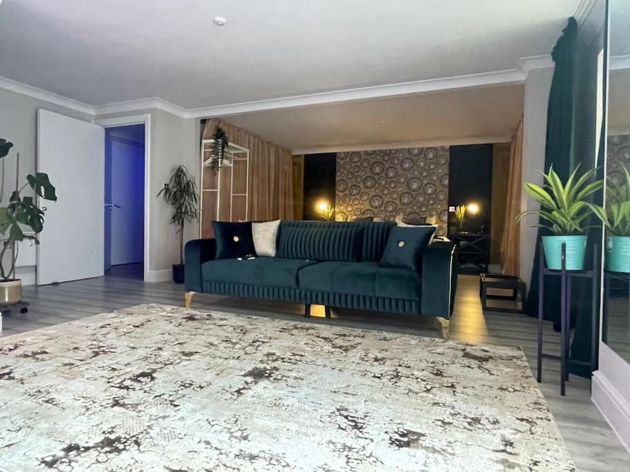 The Exclusive Jacuzzi Apartment Birmingham Zewnętrze zdjęcie