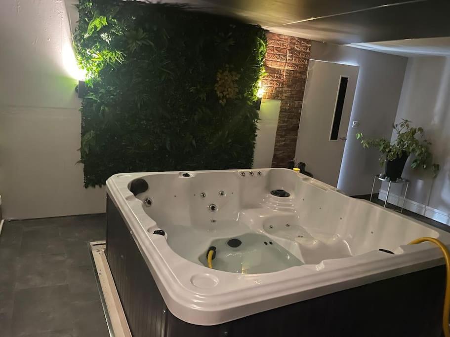 The Exclusive Jacuzzi Apartment Birmingham Zewnętrze zdjęcie